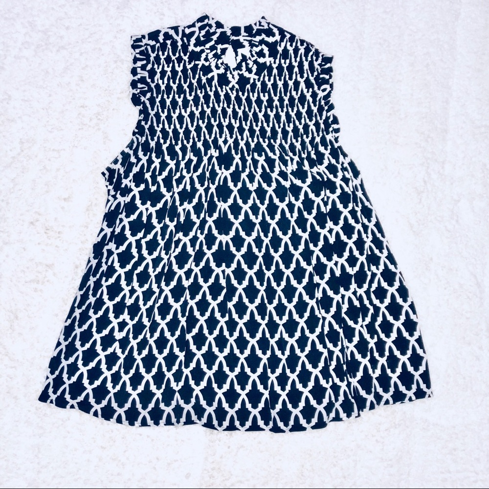 Crown & Ivy Curvy Top